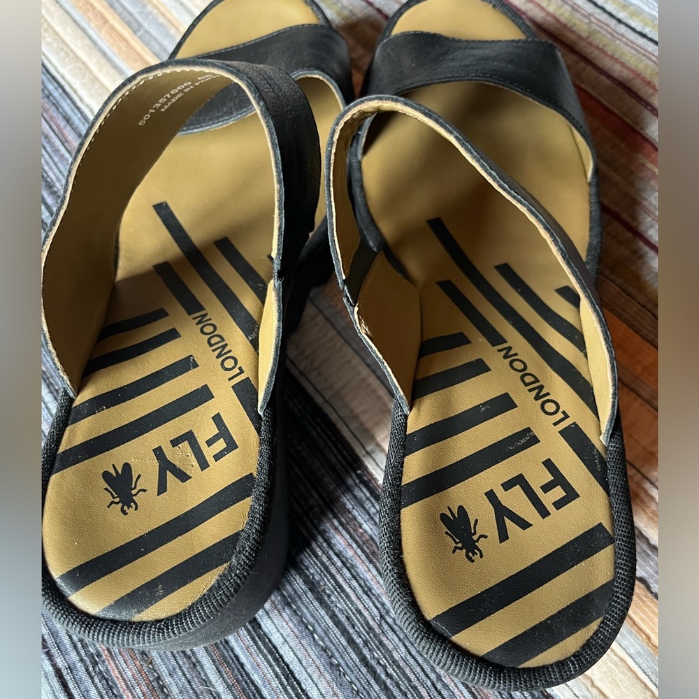 FLY LONDON 🎡 Black Leather Slip-On Wedge Sandals - Picture 5 of 11